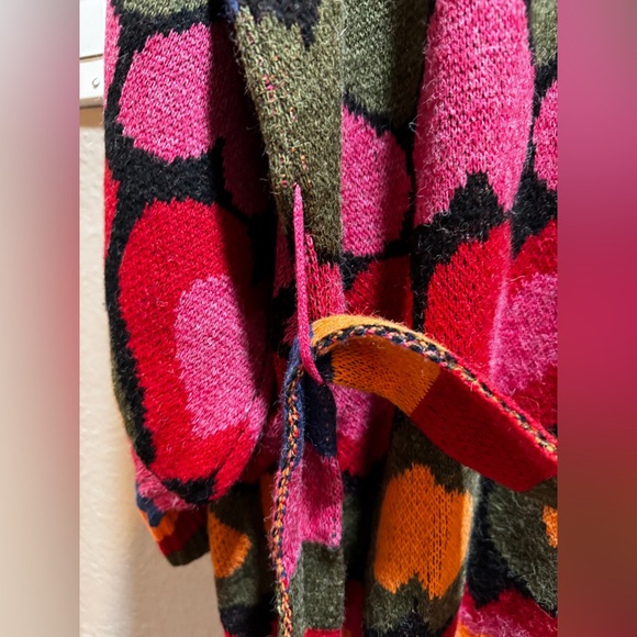 FARM Rio Multicolor Heart Pattern Sweater - Picture 3 of 11